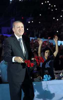 Erdoğan'dan gençleri coşturan şiir!