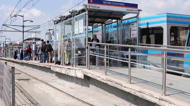 Tramvay durağında dehşet!