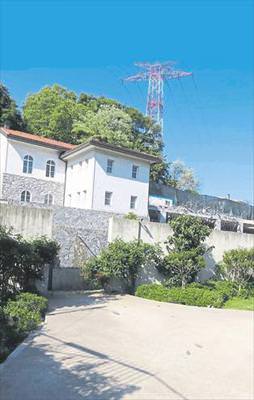 Sarraf’ın köşkü yıkıldı