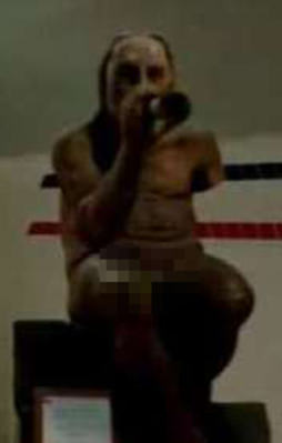 İzmir'de müstehcen heykel tartışması