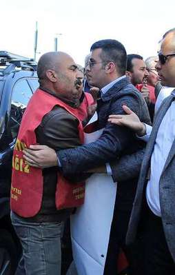 Kemal, işçileri yanına yaklaştırmadı