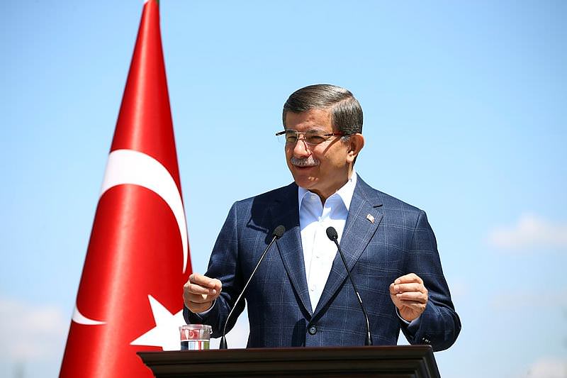 Davutoğlu işçilerle kahvaltıda buluştu