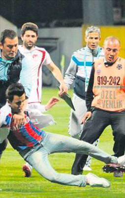 Uçan tekmeye 2 şikayet