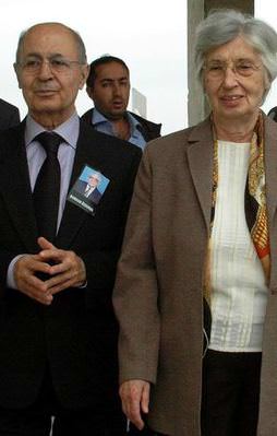 Cenazeye katıldı ama namazı kılmadı