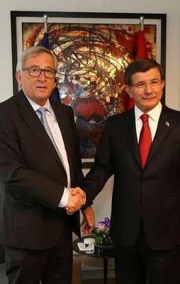 Davutoğlu, Juncker ile telefonda görüştü