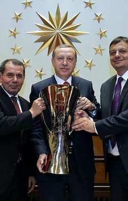 G.Saraylı basketçilerden Erdoğan'a ziyaret