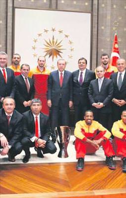 Aslan Saray’a çıktı