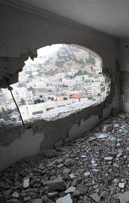 İsrail savaş uçakları Gazze'yi vurdu