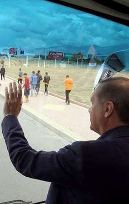 Erdoğan'a sürpriz karşılama