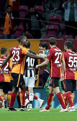 Derbi capsleri (Galatasaray 0-1 Beşiktaş)