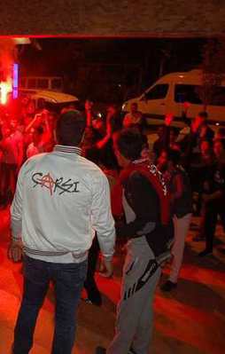 Beşiktaşlı taraftarlar sokağa döküldü