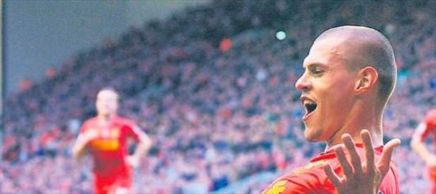 Kjaer’in yanına Skrtel geliyor