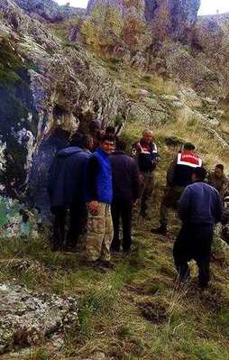 Niğde'de DAEŞ'e ait telsiz ve silah bulundu