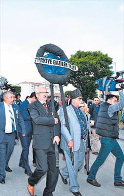 CHP’ye siyah çelenk