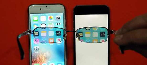 Cep telefonu ekranını gözlükle kişiselleştirdi