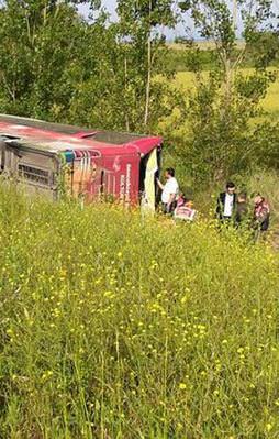 Çanakkale'de yolcu otobüsü devrildi