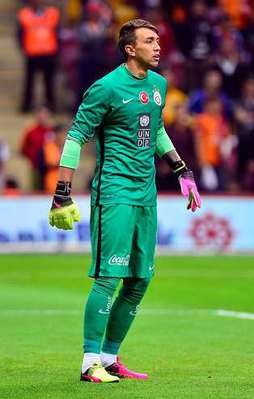 G.Saray'a Muslera müjdesi