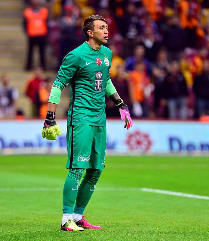 G.Saray'a Muslera müjdesi