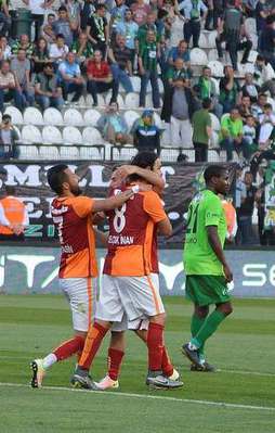 Galatasaray umutlarını son haftaya taşıdı!
