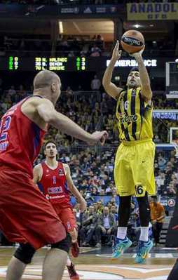 Fenerbahçe finalde hakeme takıldı!