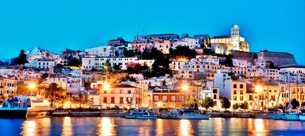 İbiza’da direkt uçuşla tatil