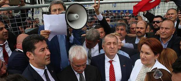 Muhalifler yasağa rağmen toplandı