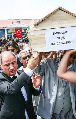 PKK'nın katlettiği 13 kişi toprağa verildi