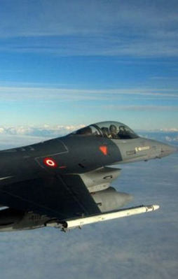 Diyarbakır'a 25 savaş uçağı daha takviye edildi