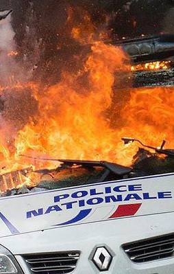 Paris sokakları savaş alanına döndü!