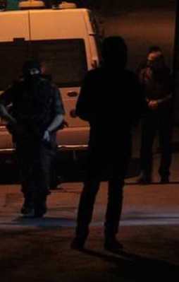 Sıkıştırılan canlı bomba kendini patlattı!