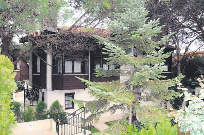 Türkan Şoray, evi sattı borcu kapattı - 1