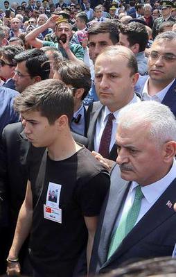 Binali Yıldırım şehit cenazesine katıldı!