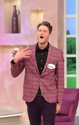 Damat adayından canlı yayında şok hareket!