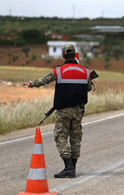 Diyarbakır'da bomba yüklü traktör yakalandı