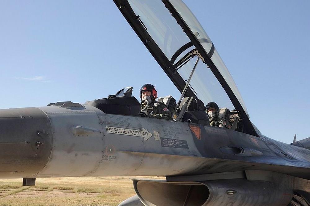 Orgeneral Ünal hava harekatına katıldı-1