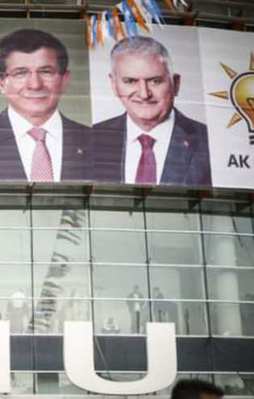 AK Parti kongresinde Davutoğlu'na sevgi seli