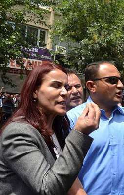 Terör örgütü sloganlarına polisten tazyikli müdahale