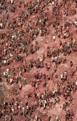 Yüzbinlerce insan karınca gibi çalıştırıldı!