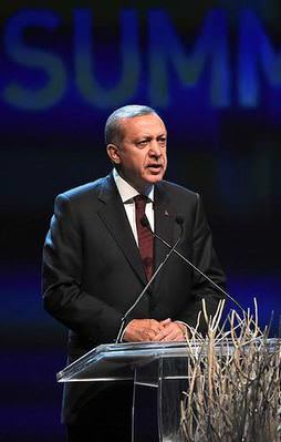 Erdoğan: Eli kanlı diktatörlerin peşini bırakmayacağız