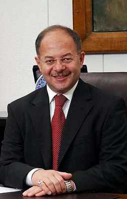 Efsane bakan geri döndü