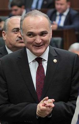 Bakan Özlü'nün öz geçmişi başarılarla dolu