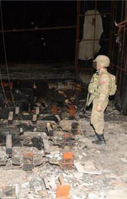 Alçaklar kaçarken yakıp yıkıyor!