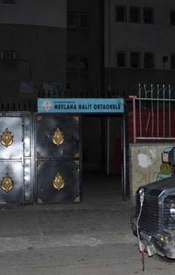 Diyarbakır'da teröristler okulu ateşe verdi