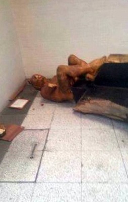 Aziz Kocaoğlu'na kızdı sinirini heykelden çıkardı