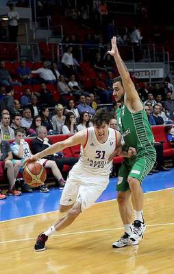 Anadolu Efes seride 2-0 öne geçti!
