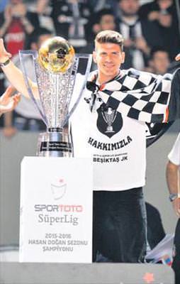 Fiorentina teklif bekliyor