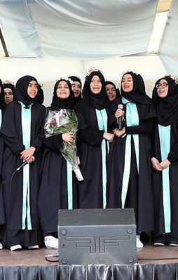 Avrupa'nın ilk imam hatip lisesi mezunlarını verdi