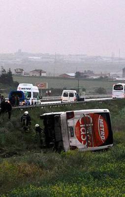 İki ilde feci kaza: 3 ölü, 51 yaralı