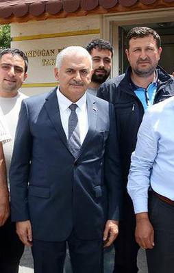 Başbakan'dan taksi durağına ziyaret