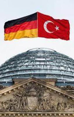 Almanya'daki Türklerden soykırım yalanına tepki!